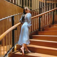 Gaun yang dikenakan Prilly Latuconsina dikreasikan oleh Raveloux, butik khusus busana custom-made. Foto: Instagram/@prillylatuconsina96