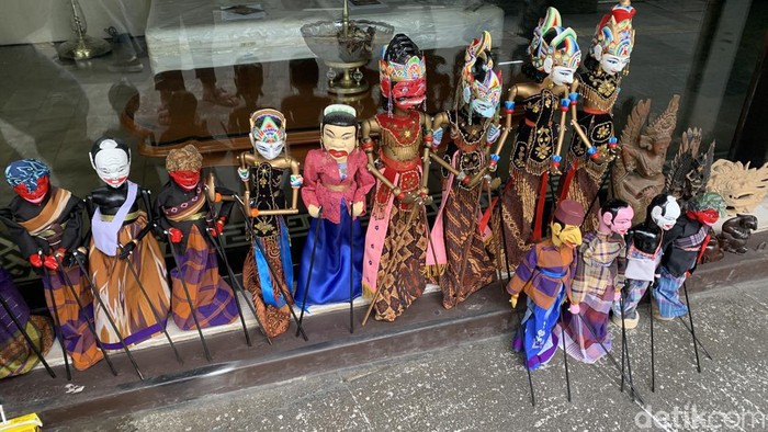 Ramdan Kosasih penjual wayang golek di Jalan Braga
