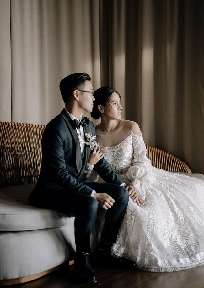 Maudy Ayunda dan Jesse Choi menggelar resepsi pernikahan dengan konsep intimate di Uluwatu, Bali. Ia mengajak serta beberapa sahabatnya untuk berbagi kebahagiaan. Foto: Instagram/@maudyayunda @iluminen