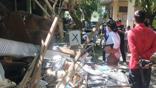 Sampah medis menumpuk di salah satu gedung RSUD Karangasem yang mendapat sorotan dari DPRD Karangasem.