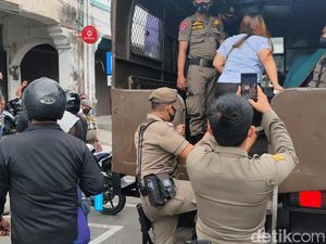 Satpol PP Gerebek Panti Pijat Plus-plus Berkedok Warung Kopi di Padang