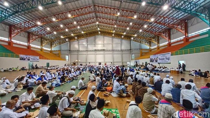 Sebanyak 1167 calon jemaah haji Kabupaten Bandung akan diberangkatkan pada awal Juni mendatang.
