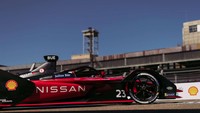 Secara prestasi, karier Buemi lebih baik di Formula E ketimbang Formula 1. Sebab, selama tiga tahun bersama Scuderia Toro Rosso, pria ini belum pernah podium pada 2009 - 2011. Foto: Nissanedams