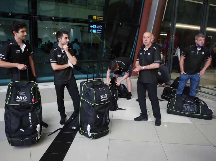 Siap Ngegas! Pebalap dan Kru Tim Formula E Tiba di Jakarta