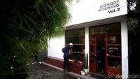 Kedai kopi ini berlokasi di Jalan Bintaro Permai no.7.
