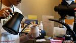 Menyeruput Hangatnya Kopi Manual Brew di Monday Morning Bintaro
