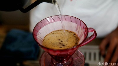 Menyeruput Hangatnya Kopi Manual Brew di Monday Morning Bintaro