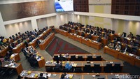 Rapat Paripurna tersebut beragendakan tanggapan pemerintah terhadap pandangan Fraksi atas Kerangka Ekonomi Makro dan Pokok-Pokok Kebijakan Fiskal (KEM dan PPKF) RAPBN tahun anggaran 2023, memutuskan pemberhentian pembahasan RUU tentang Penanggulangan Bencana, dan perpanjangan waktu pembahasan terhadap RUU Hukum Acara Perdata, dan RUU tentang Perubahan Kedua Atas UU Nomor 35 tahun 2009 tentang Narkotika.