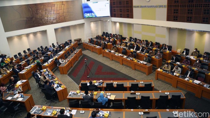 Sri Mulyani Paparkan RAPBN 2023 Hingga Target Ekonomi Menkue Sri Mulyani mengikuti rapat kerja dengan Badan Anggaran DPR RI, Selasa (31/5). Sri Mulyani jelaskan percepatan pembangunan infrastrukur dalam APBN 2023.