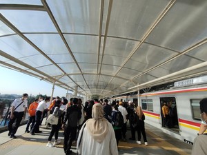 Stasiun Manggarai Padat Pagi Ini, Masih Ada Penumpang Tanya Arah
