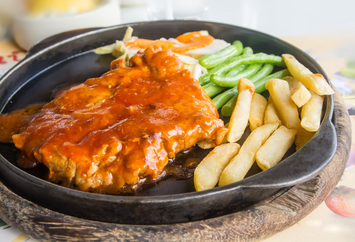 Steak tak lagi mahal, kini banyak tempat makan steak murah kaki lima.