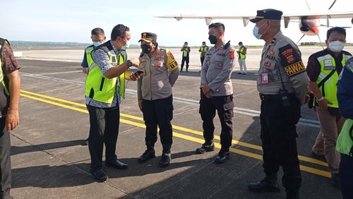 Suasana di Bandara I Gusti Ngurah Rai pasca insiden terperosoknya roda pesawat Wings Air IW 1963 ke dalam saluran drainase, Selasa (31/5/2022) sore.
