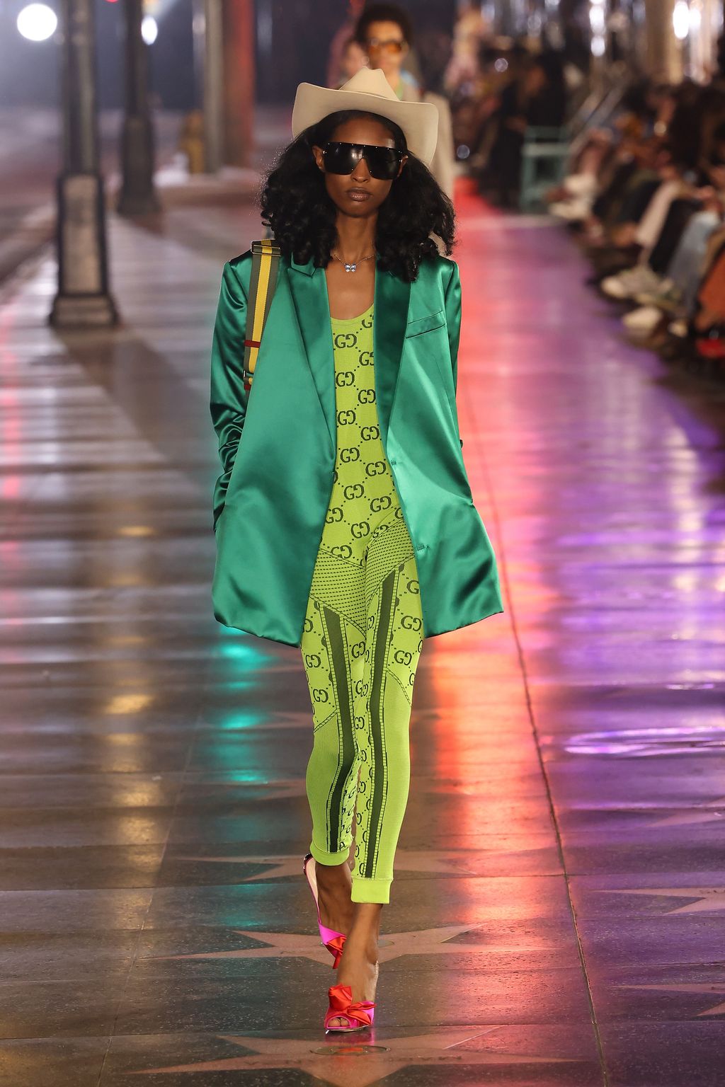 Tren Topi Koboi HOLLYWOOD, CALIFORNIA - NOVEMBER 02: A model walks the runway at the 2021 Gucci Love Parade down Hollywood Boulevard on November 02, 2021 in Hollywood, California. (Photo by Taylor Hill/WireImage)