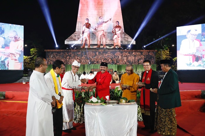 Warga Solo Doa Bersama Harlah Pancasila
