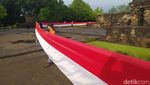Wow! 1.000 Meter Merah Putih Dibentangkan Kelilingi Candi Borobudur