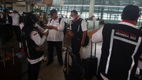 Ratusan pekerja yang diberangkatkan hari ini terdiri dari petugas kesehatan, pembimbing jamaah, dan petugas pengurusan dokumen. 