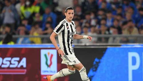 TURIN, ITALY - APRIL 20:  Adrien Rabiot of Juventus in action during the Coppa Italia Semi Final 2nd Leg match between Juventus FC v ACF Fiorentina at Allianz Stadium on April 20, 2022 in Turin, Italy. (Photo by Emilio Andreoli/Getty Images)