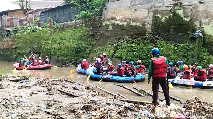 Aksi bersih sungai Babura Medan