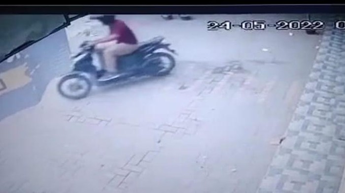 Aksi pencurian motor pegawai Indomaret di Sunggal terekam CCTV