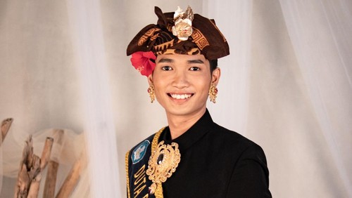 Alumni SMA Bali Mandara angkatan kelima, I Gusti Made Andrian Sumantri yang juga Duta Bahasa Provinsi Bali 2021.