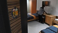 Selain itu, sebagai langkah antisipasi, tim persiapan haji juga menyiapkan gedung cadangan bagi jemaah.  