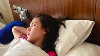Ayu Ting Ting sempat jatuh sakit di Mekka, tubuhnya panas tinggi hingga muntah. Foto: Instagram