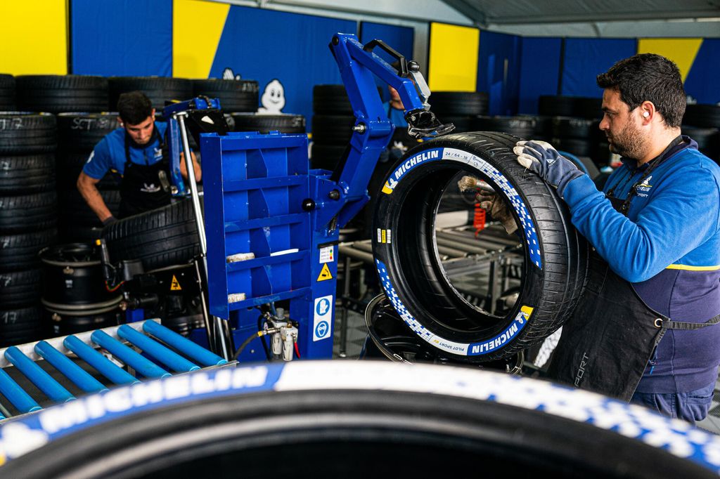 Ban Mobil Listrik Formula E