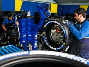 Canggihnya Ban Mobil Formula E
