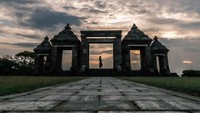Bahkan, Presiden Jokowi meminta Sandi untuk all out menyuarakan prestasi ini.