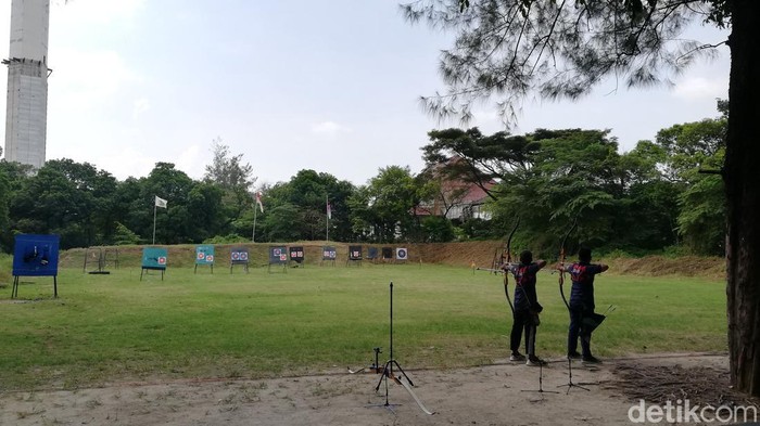 Bekas lokasi bioskop Solo Theatre menjadi tempat latihan panahan.