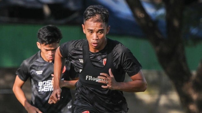 Dallen Doke berlatih bersama PSM Makassar.