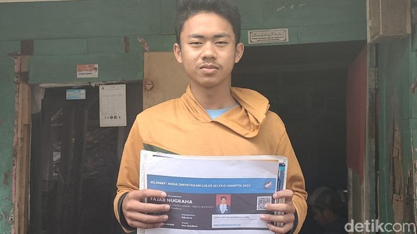 Kisah Fajar Nugraha, Anak Buruh Bangunan yang Diterima Kuliah di ITB