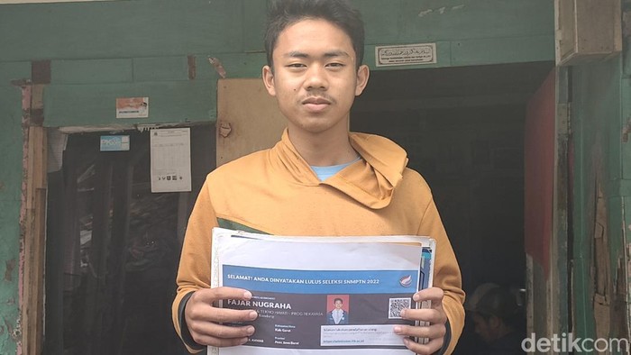 Fajar Nugraha (16) di tempat kediamannya di Garut
