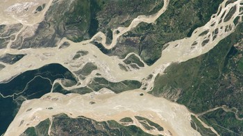 Foto Sungai Brahmaputra di India. Inilah sungai terbesar di Asia yang nantinya menuju ke Sungai Gangga. Foto: NASA