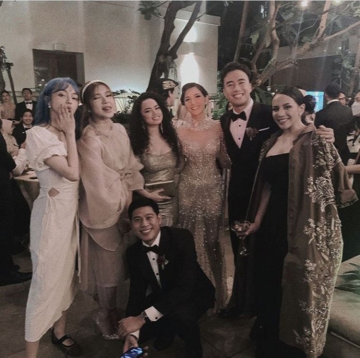Galeri Tiara Andini Gaya Kece Tiara Andini Saat Ngopi hingga Makan Shawarma