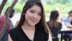 Gaya Kece Tiara Andini Saat Ngopi hingga Makan Shawarma