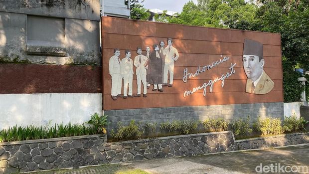Gedung Indonesia Menggugat, dulu pernah menjadi pengadilan (Landraad) yang mengadili Soekarno