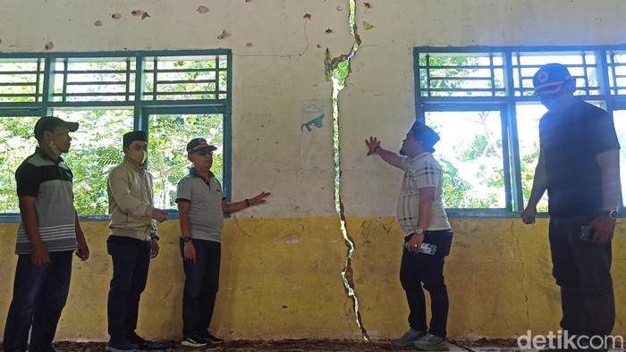 Gedung SDN 76 Bolang di Enrekang yang retak