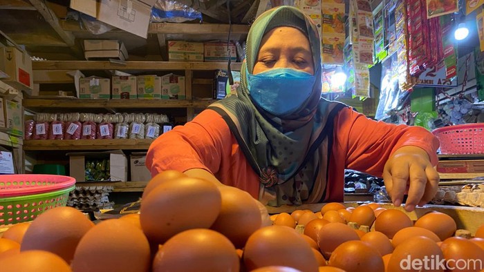 Harga Telur Ayam di Bandung Tembus Rp 29.500 Per Kg Harga Telur Ayam di Bandung Tembus Rp 29.500 Per Kg