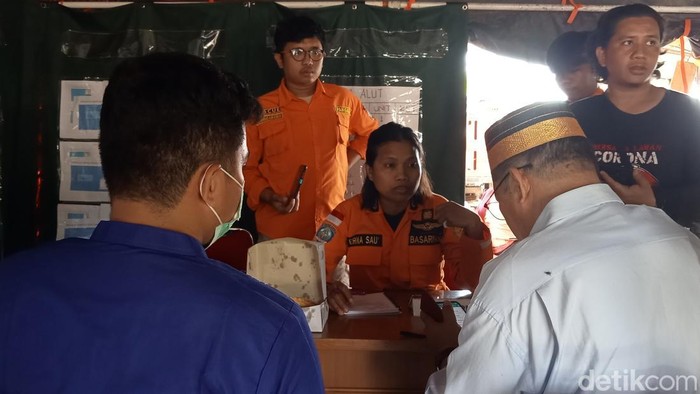 Imran, warga Pangkep yang melaporkan 11 keluarganya hilang buntut tenggelamnya KM Ladang Pertiwi (detikSulsel/Muh Ishak Agus).