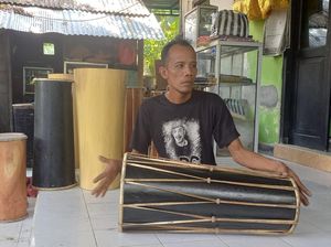 Kadek Arsana Bertahan Jadi Perajin Kendang Mandiri di Buleleng