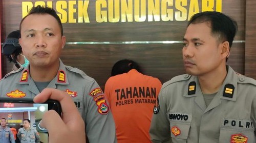 Kapolsek Gunungsari AKP Agus Eka Artha Sudjana SH saat menggelar Konferensi pers, Selasa (31/05) di Mapolsek Gununsari.