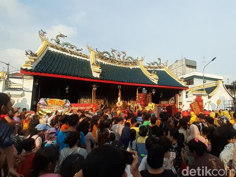 Kirab barongsai di Kelenteng Tay Kek Sie Semarang, Rabu (1/6/2022).