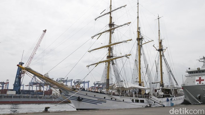 KRI Dewaruci