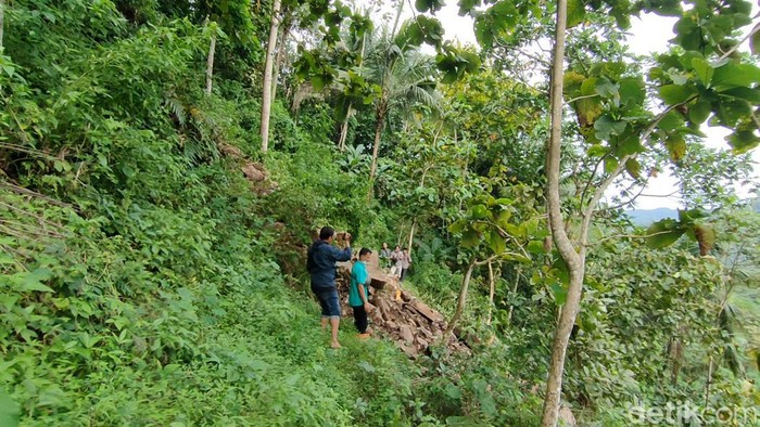 Lokasi tebing longsor hingga menewaskan 1 orang di Dusun Pengos A, Kalurahan Gerbosari, Kapanewon Samigaluh, Rabu (1/6/2022).