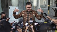 Kepada wartawan, Ahmad Sahroni mengatakan, tiket untuk semua kategori habis.
