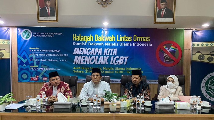 Majelis Ulama Indonesia (MUI) bersama ormas Islam sepakat bahwa LGBT dilarang dalam Islam. Mereka minta perilaku LGBT dilarang dan diatur dalam RKUHP. (dok MUI)