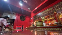 Pada tahun 2015, Vihara Dharma Bhakti sempat mengalami kebakaran karena korsleting listrik. Akhirnya lokasi peribadahan vihara direlokasi sementara ke bagian depan, di sebelah Vihara Dharma Sakti. Meski begitu, kegiatan peribadahan sehari-hari dan kunjungan dari masyarakat masih terus berjalan. (Rengga Sancaya/detikcom)