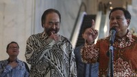 Hal itu disampaikan Prabowo di NasDem Center usai bertemu dengan Ketum Partai NasDem Surya Paloh, Rabu (1/6/2022). Surya Paloh mendampingi Prabowo menjawab soal pertanyaan peluang koalisi Gerindra dan NasDem pada 2024.