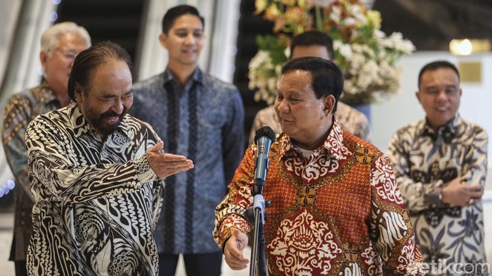Ketum Partai NasDem Surya Paloh dan Ketum Partai Gerindra Prabowo Subianto bertemu di kantor NasDem, Gondangdia, Jakarta Pusat.